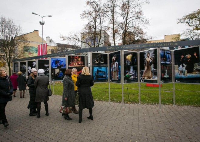 Izstāde "Rainis un Aspazija pāri laikiem Rīgas teātros" Līvu laukumā