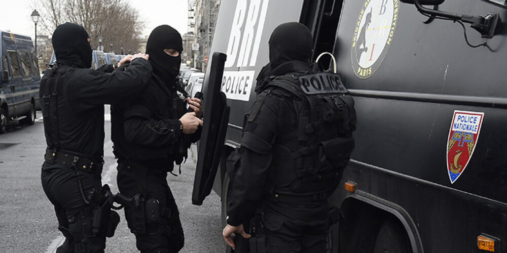 Francijas policija veic reidus pret islāmistiem. Aizturēti vairāki cilvēki, konfiscēts raķešmetējs