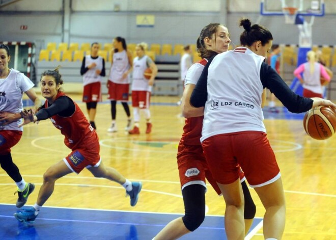 Latvijas sieviešu basketbola izlases pirmais atklātais treniņš pirms šomēnes gaidāmā 2017.gada Eiropas čempionāta kvalifikācijas turnīra mača pret Lietuvu.