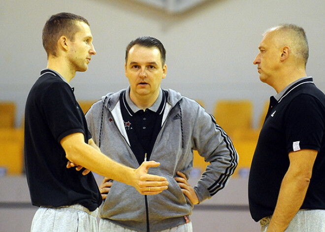 Sieviešu basketbola izlase pulcējas uz pirmo treniņu pirms spēles pret Lietuvu. FOTO