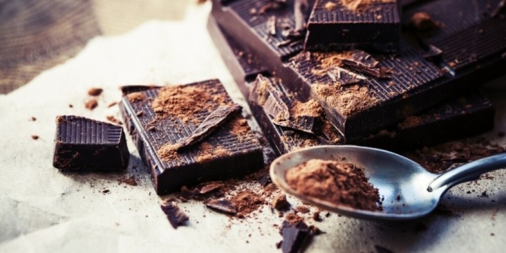 Padoms nogurušajiem - tumšā šokolāde palīdz labāk koncentrēties