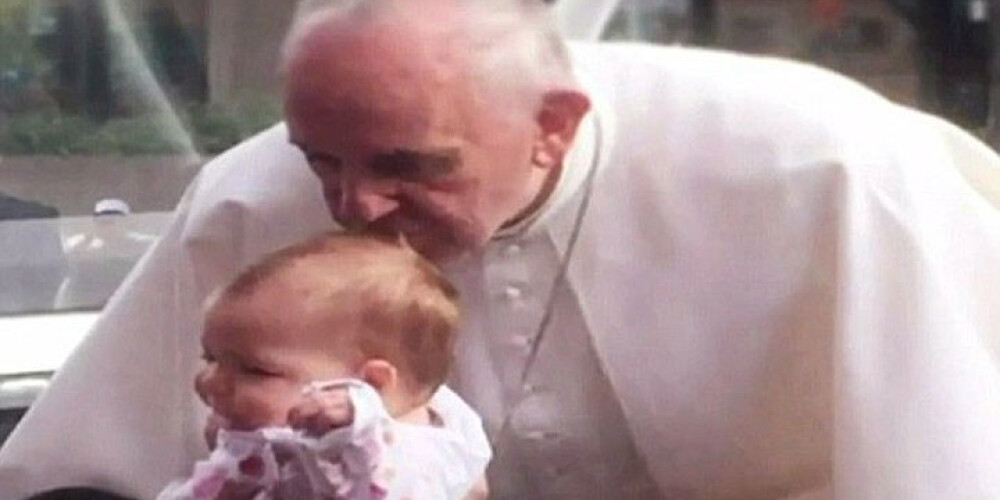 Поцелуй Папы спас ребенка от опухоли мозга