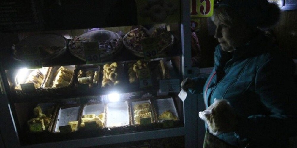 Ukraina aptur preču piegādi tumsā grimstošajai Krimai