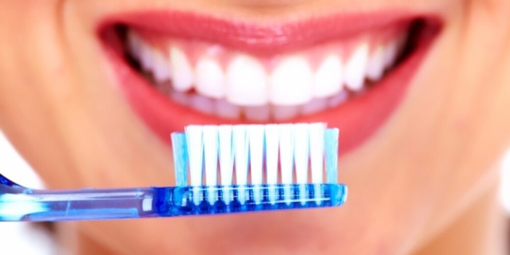 Parodontozes dēļ var izkrist arī veseli zobi, brīdina ārste