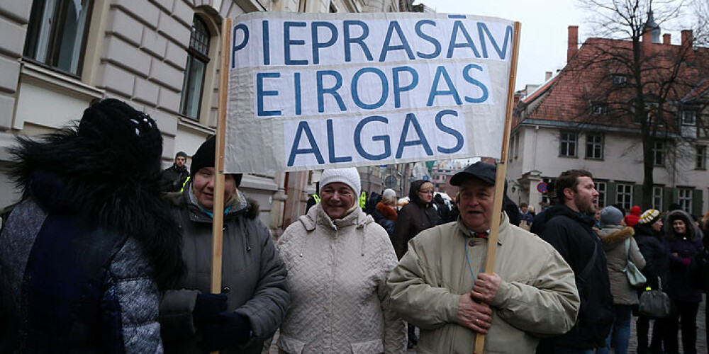 Rīgas pedagogiem streika dienā darba samaksu segs no pašvaldības līdzekļiem