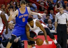 Porziņģa 20 gūtie punkti neglābj Ņujorkas "Knicks" no zaudējuma NBA spēlē.