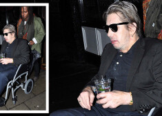 Bezzobaino Šeinu Makgovanu apciemojusi zobu feja. Bet kāpēc viņš nonācis ratiņkrēslā? FOTO