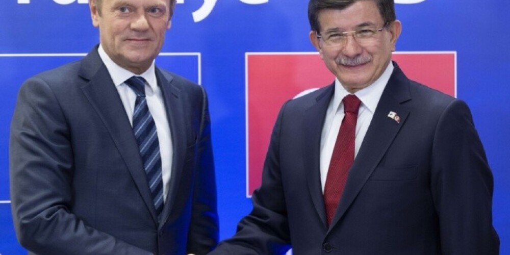 ES-Turcijas samitā Ankarai apsolīta liela nauda un ciešākas saites
