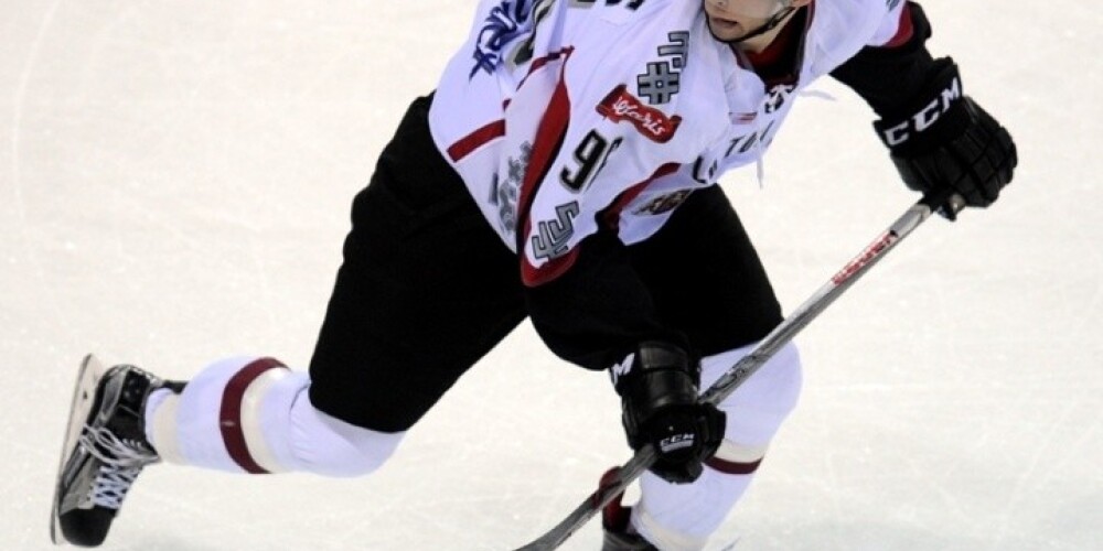 Jaunajam hokejistam Jevpalovam divas rezultatīvas piespēles AHL mačā