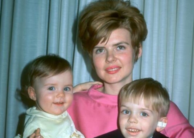 Vaira ar bērniem Kārli un Indru Kanādā 1968. gadā.