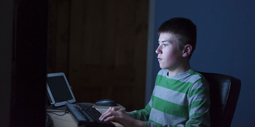Bērni internetā kļūst par šantāžas un izspiešanas upuriem