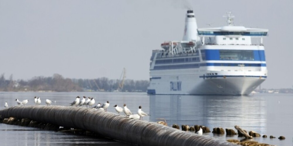 Vētras dēļ Tallinas ostā bijis spiests atgriezties "Tallink" prāmis "Victoria I"