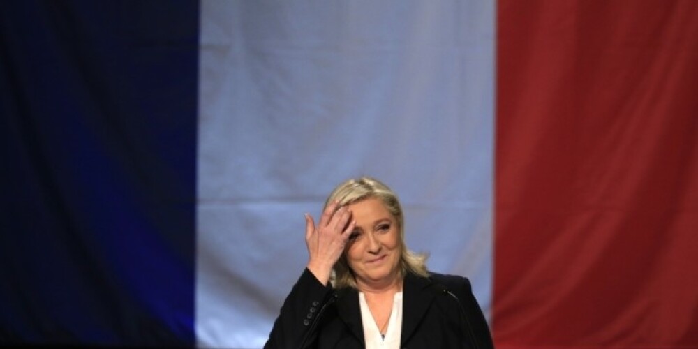 Franči vēlēšanās balsojuši Parīzes asinspirts iespaidā - visticamāk, triumfēs nacionāļi