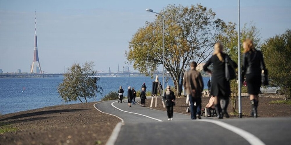 Rīgā iestādīs desmit šveicieša dāvinātus valriekstu kokus