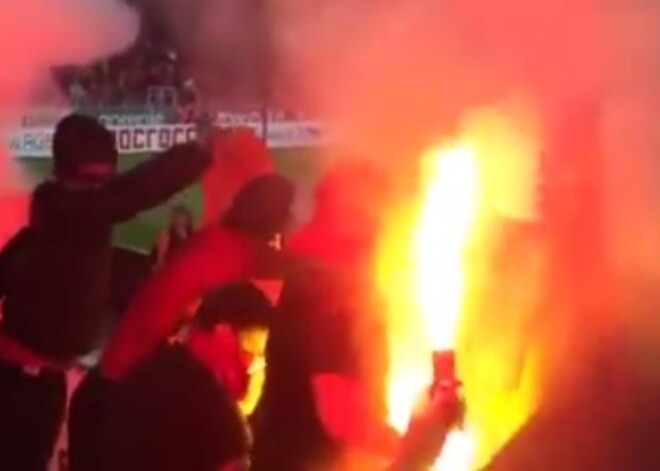 Krievijas Futbola savienība soda "Spartak" līdzjutējus par Turcijas karoga dedzināšanu. VIDEO