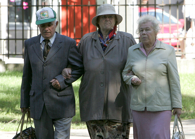 Rīgā uzdarbojas pensionāru apzadzēji, kāda kundze palikusi bez 1200 eiro