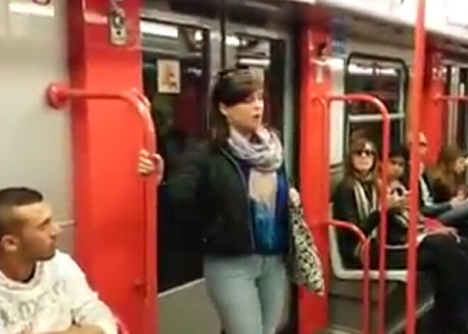 Braucot metro, milānieši nudien negaidīja, ka notiks kas tāds! VIDEO