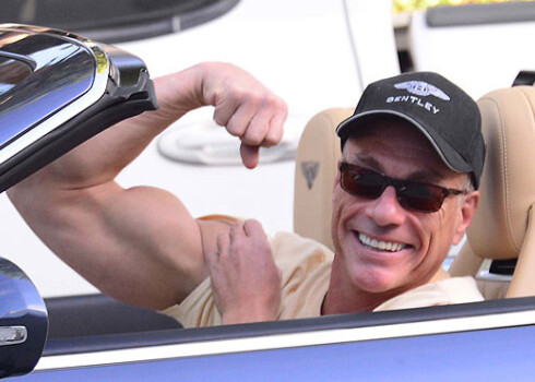 55 gadus vecais van Damme aizvien lepojas ar iespaidīgiem muskuļiem. FOTO