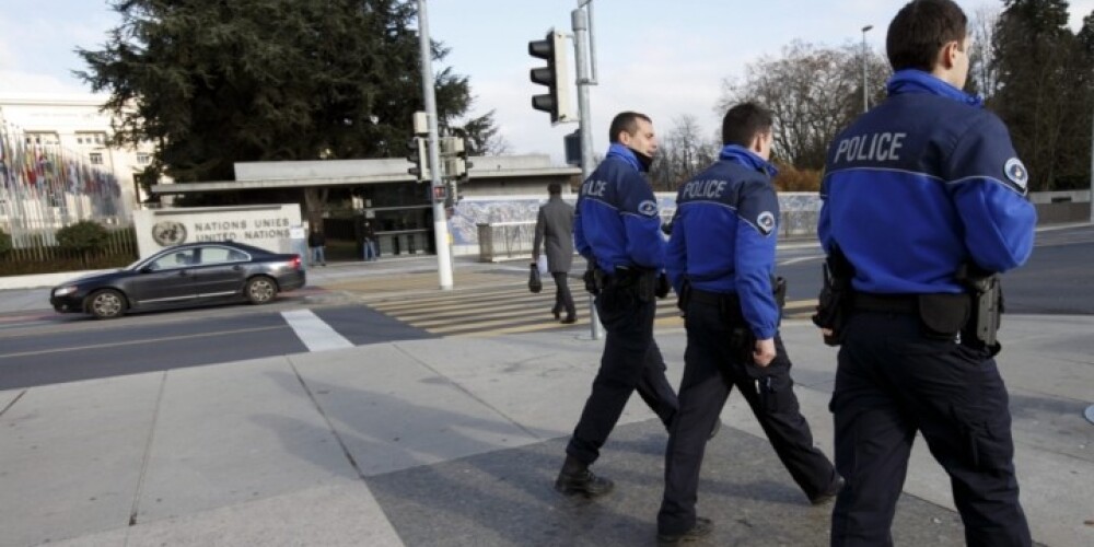 Meklējot "aizdomīgas personas", policija šodien pārmeklējusi visu Ženēvu
