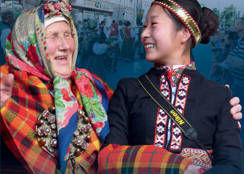 Filma “Ručs un Norie” ir stāsts par divu pasauļu satikšanos – jauna japāniete Norie antropoloģijas studiju gaitā nonāk pie vecas suitu sievas, kuru draugi sauc par Ruču.