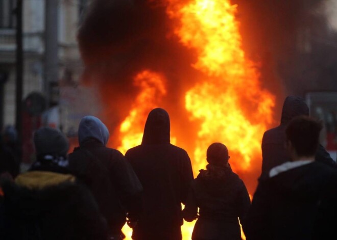 Policijas un protestētāju sadursmes Leipcigā