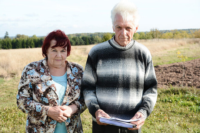 Agris Jaunkļaviņš ar sievu Viju šovasar nespēja pienācīgi apkopt savus laukus, jo visu enerģiju paņēma tiesas darbi.