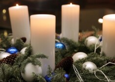 Ceturtās Adventes laiks sakrīt ar tradicionālo Ziemas saulgriežu laiku, tādēļ iedzīvotāji, kuriem tuvi senie tautas rituāli, varēs apmeklēt Bluķa vakaru Vecrīgā, kuru organizē Rīgas folkloras kopas.