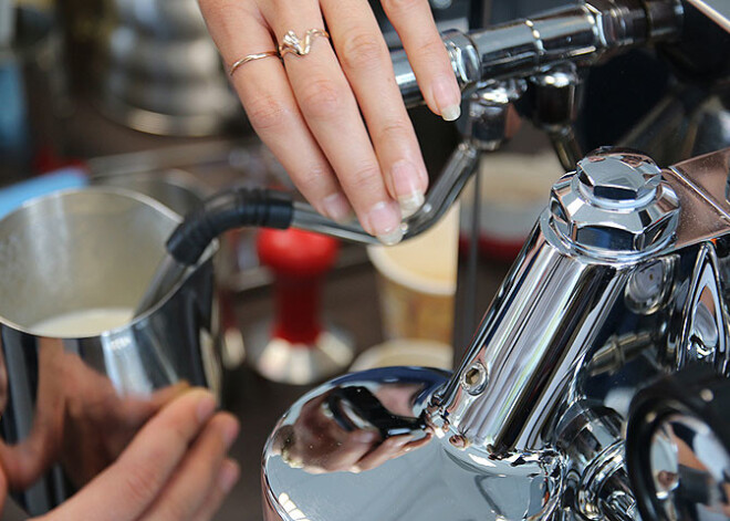 Kā izvēlēties labāko kafijas automātu mājām