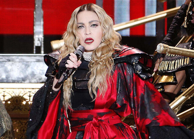 Madonna koncertā izlamā skatītājus. VIDEO