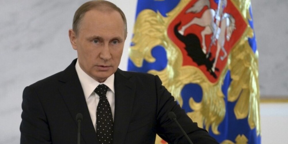 Putins paraksta likumu, kas ļauj Maskavai nepildīt starptautisko tiesu spriedumus