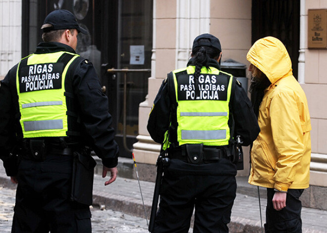 Rīgā kārtības nodrošināšanai strādā vidēji viens policists uz 2000 iedzīvotāju