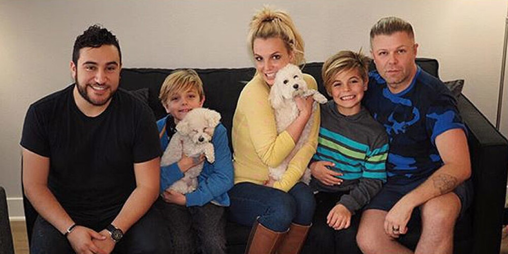 Бритни Спирс проводит время с подросшими сыновьями