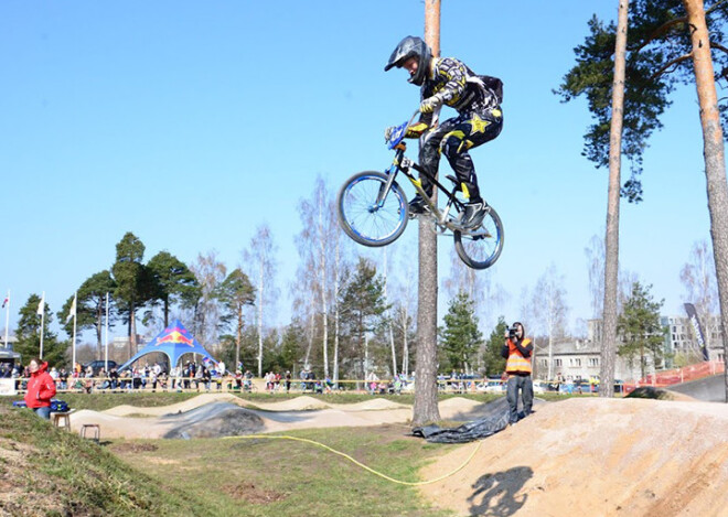 Gustavs BMX riteņbraukšanā trenējās jau no deviņu gadu vecuma un sasniedza labus rezultātus.