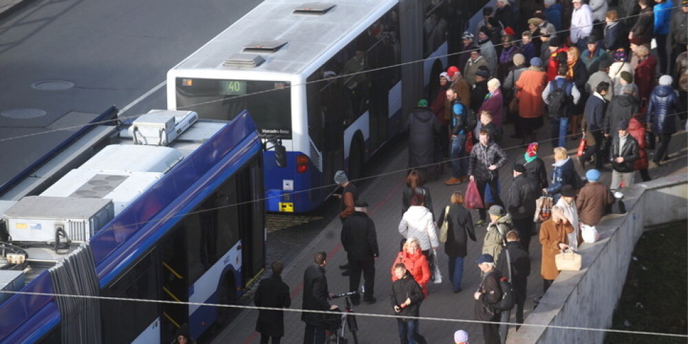 Svētku brīvdienās - izmaiņas Rīgas sabiedriskā transporta grafikā un autostāvvietu darbā