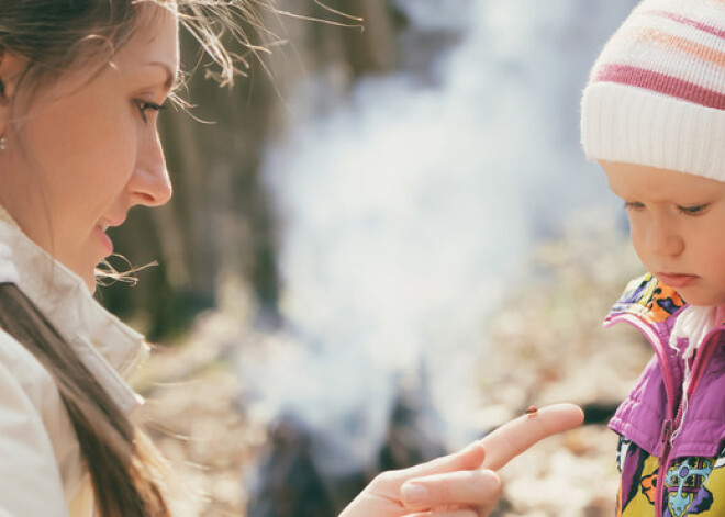 Zīdainim sejā iepūš cigarešu dūmus. Kā tikt galā ar cūcisku smēķētāju?