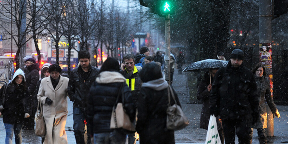 Otrajos Ziemassvētkos Latvijā gaidāms lietus, slapjš sniegs un brāzmains vējš