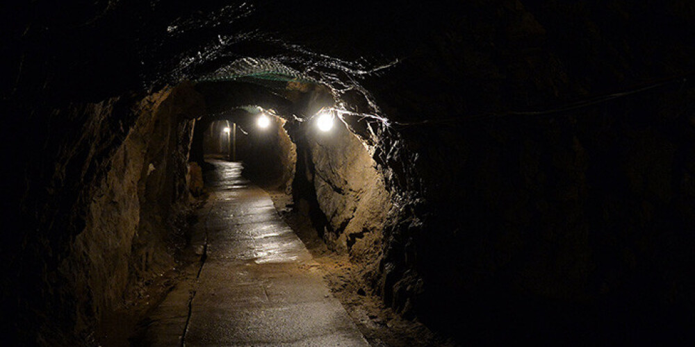 Tūristiem atvērs nacistu tuneļus zem Ksjonžas pils Polijā. FOTO