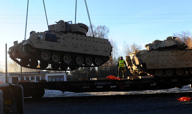 "Abrams" tanki un "Bradley" kājnieku kaujas mašīnas ir daļa no "European Activity Set" ekipējuma, kas atrodas Vācijā un ko izmanto ASV armijas vienības, dodoties uz militārajām mācībām vai rotācijā.