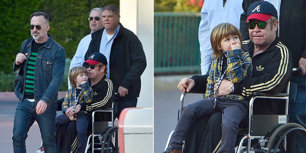 Eltons Džons pārvietojas ratiņkrēslā. FOTO