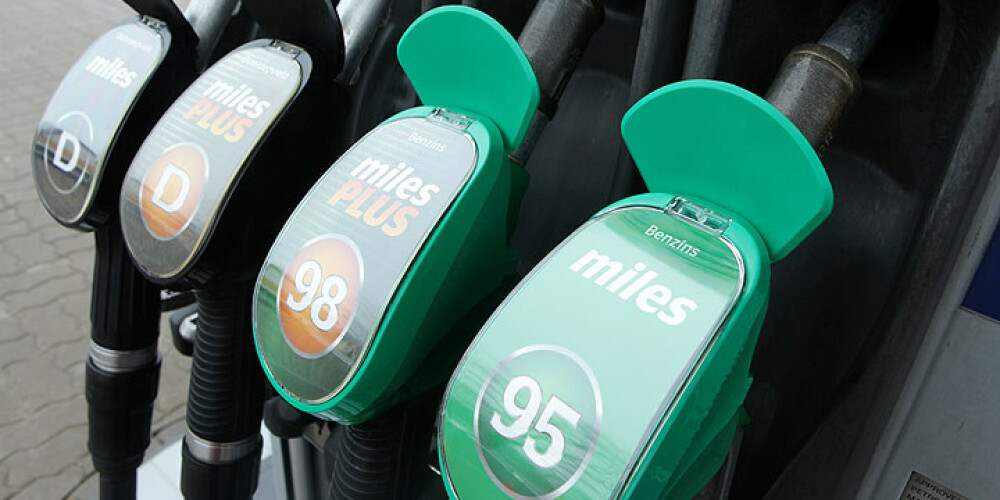 Benzīnam cenas kāpušas par trim centiem, dīzeļdegvielai - par vienu centu