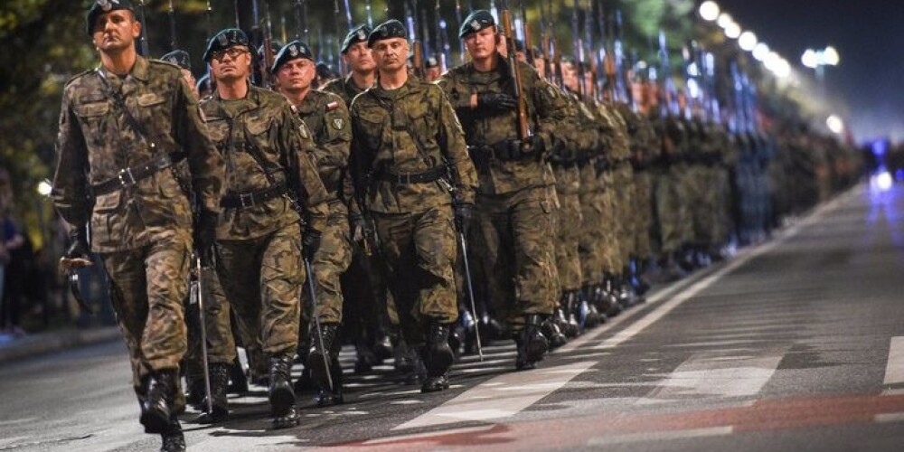 Polijas aizsardzības ministrs aicina dubultot karavīru skaitu