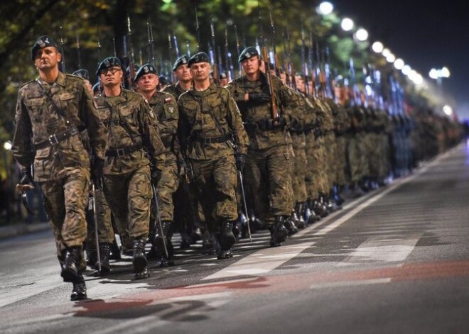 Polijas aizsardzības ministrs aicina dubultot karavīru skaitu