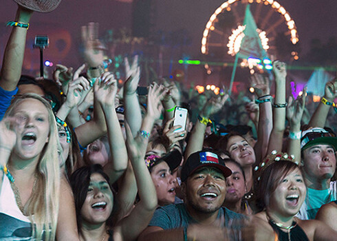 "Coachella" ir pasaules pazīstamāko mūzikas festivālu vidū. Ik gadu to apmeklē aptuveni 180 000 cilvēku.