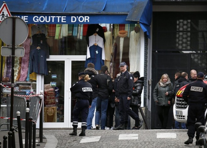 Apšaude pie policijas iecirkņa Parīzē