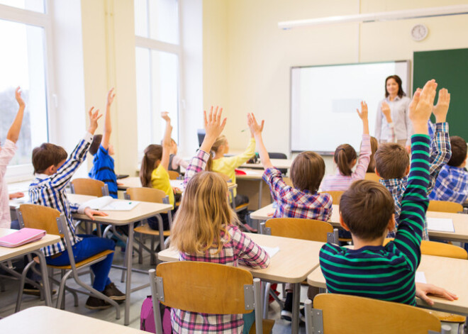 Saentologu sektas atzars brīvi aģitē Latvijas skolās