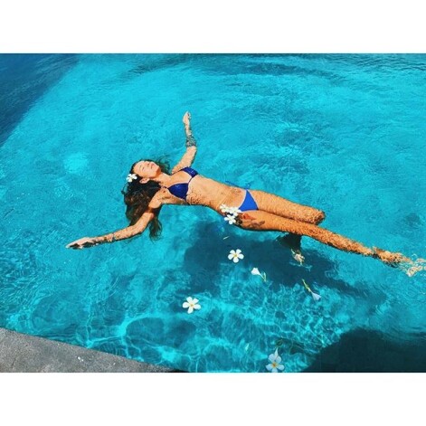 Айза Долматова обладает отличной фигурой