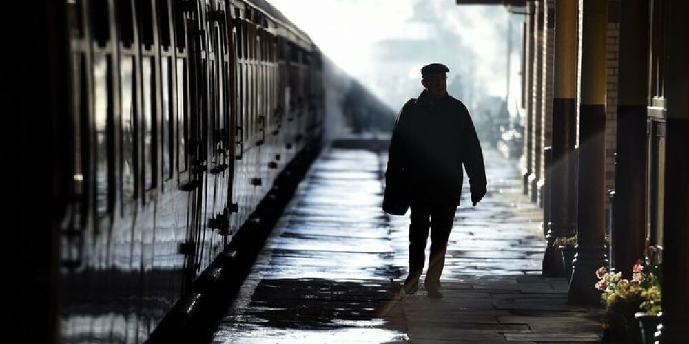 Londonā vilcienu satiksmi traucē pārāk spoža saule