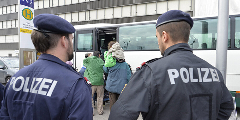 Austrijas policija 20 dienās izraidījusi 3000 melīgus migrantus