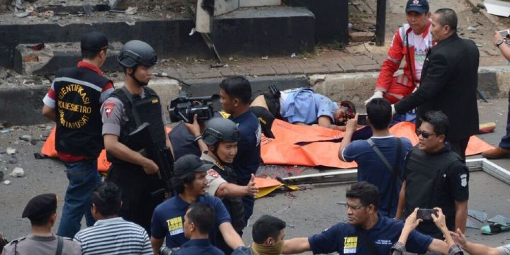 Indonēzijas galvaspilsētā notikuši vairāki sprādzieni; ir bojāgājušie
