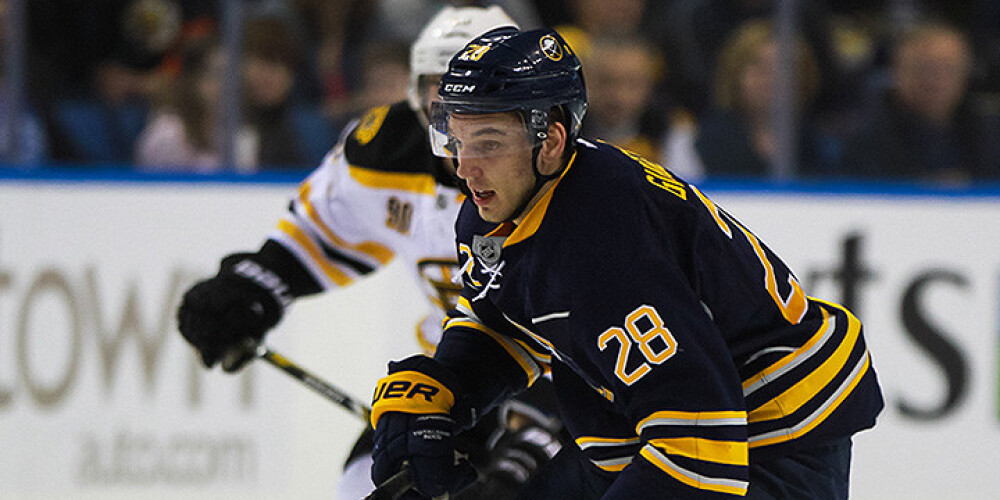 Girgensons gūst savainojumu, "Sabres" zaudē "Bruins". VIDEO
